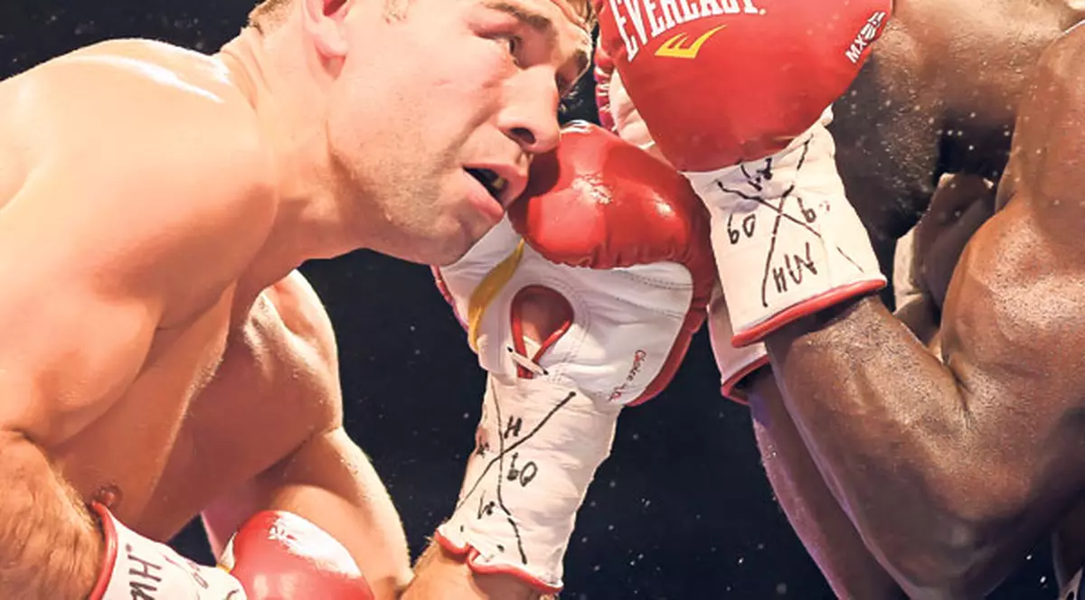 Pentru un pumn de dolari! În comparaţie cu Floyd Mayweather jr, Lucian Bute poate spune că şi-a riscat sănătatea degeaba în ring