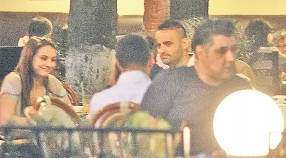 Jucătorii Stelei Răzvan Stanca și Mihai Răduț, la terasă după egalul din Giuleşti