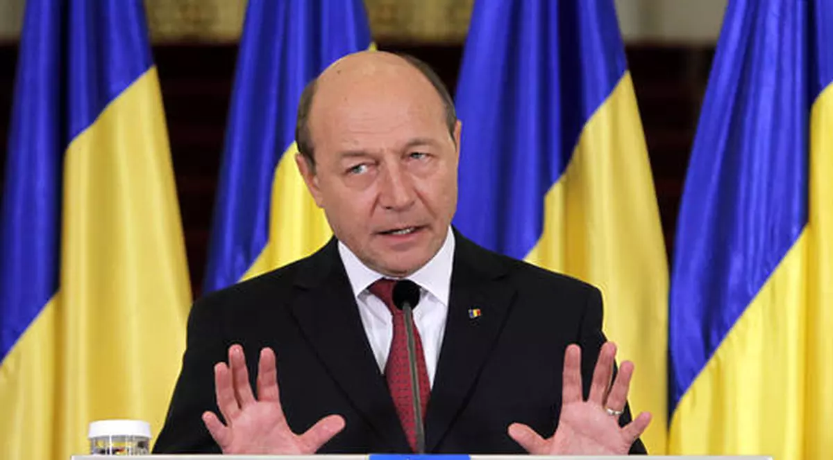 Băsescu sesizează Curtea Constituţională privind Legea educaţiei