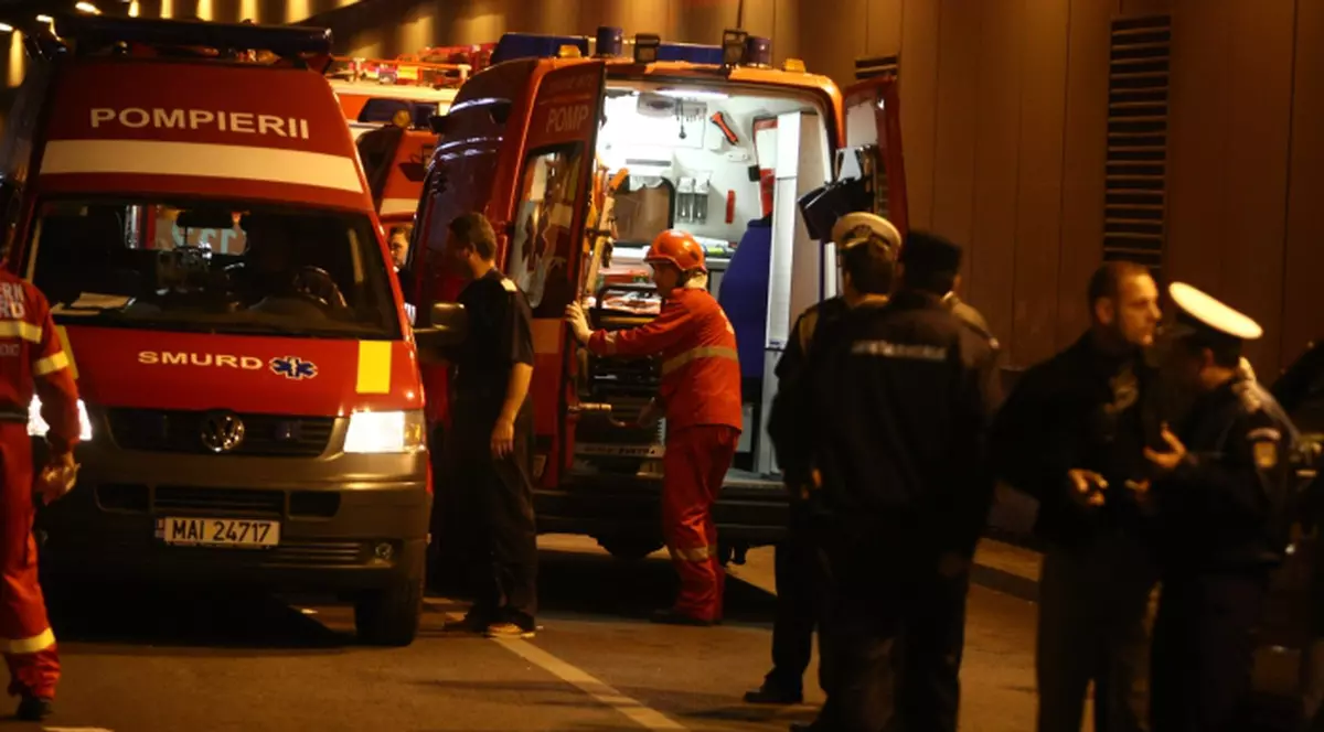 RATB: Coliziunea nu a putut fi evitată. Tramvaiele se succedau la distanţă mică