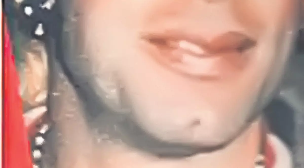 Travolta, în haine de femeie!