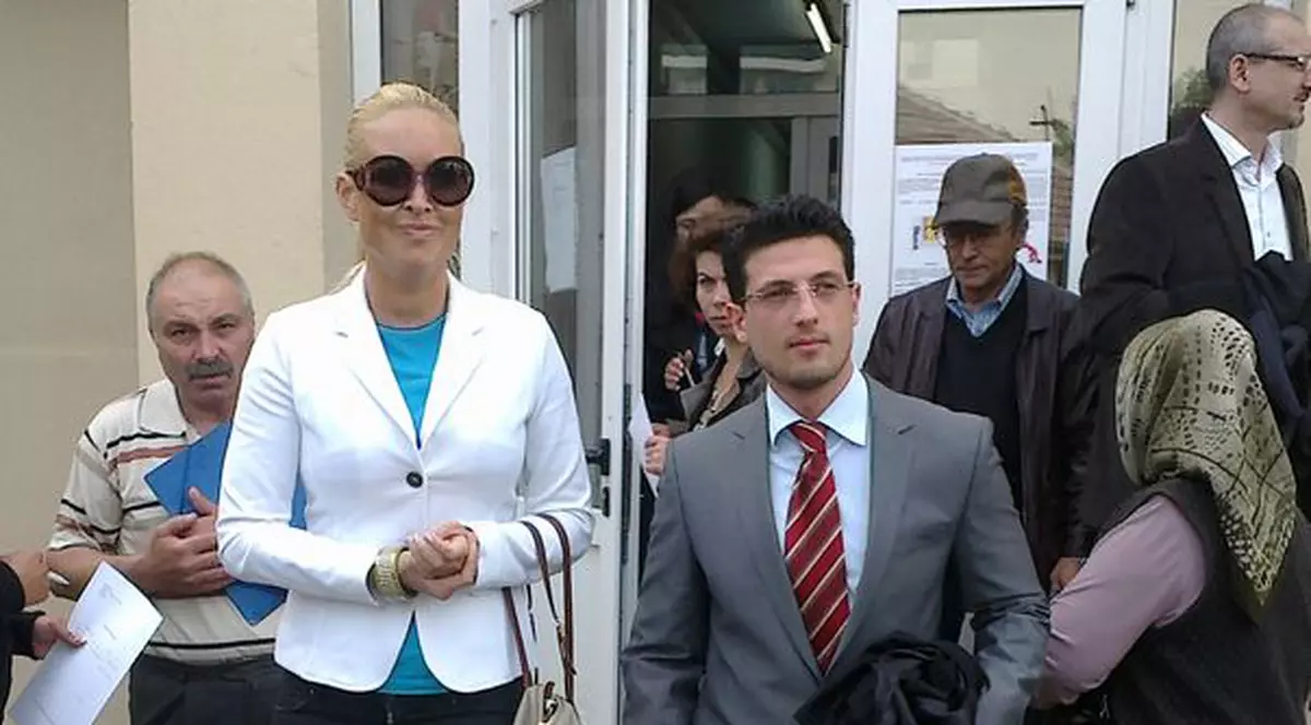 Vica îl atacă dur pe Piţurcă: "Îmi pare rău că tatăl copilului meu pierde vremea în cazino"