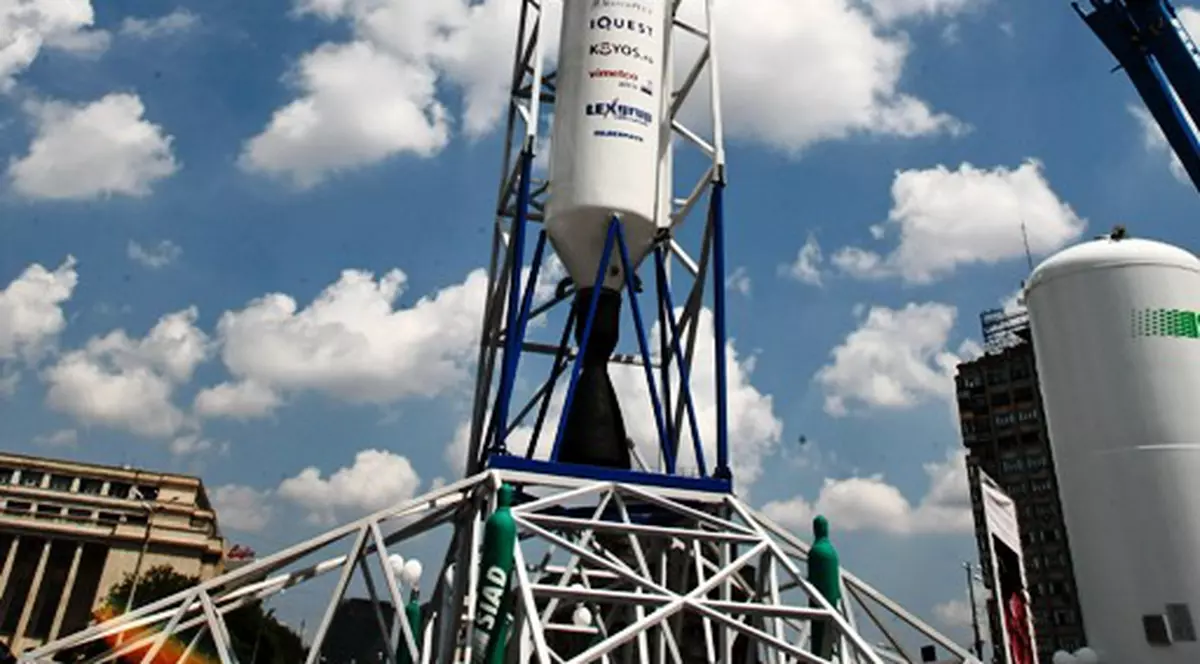 Aşa va arăta prima rachetă românească! Poţi să o vezi timp de trei zile în Piaţa Victoriei din Bucureşti | FOTO