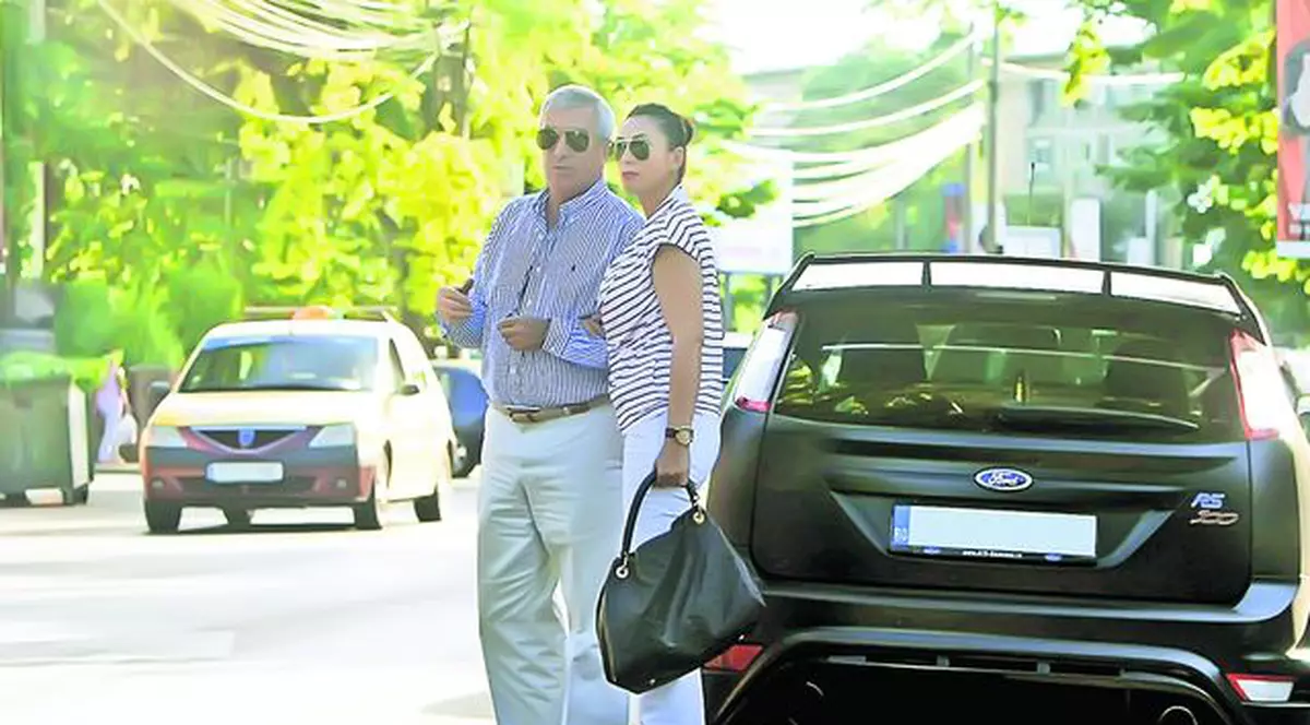 Ce repede au uitat unul de altul! Călin Popescu Tăriceanu şi fosta lui soţie, Ioana, îşi văd liniştiţi de viaţă