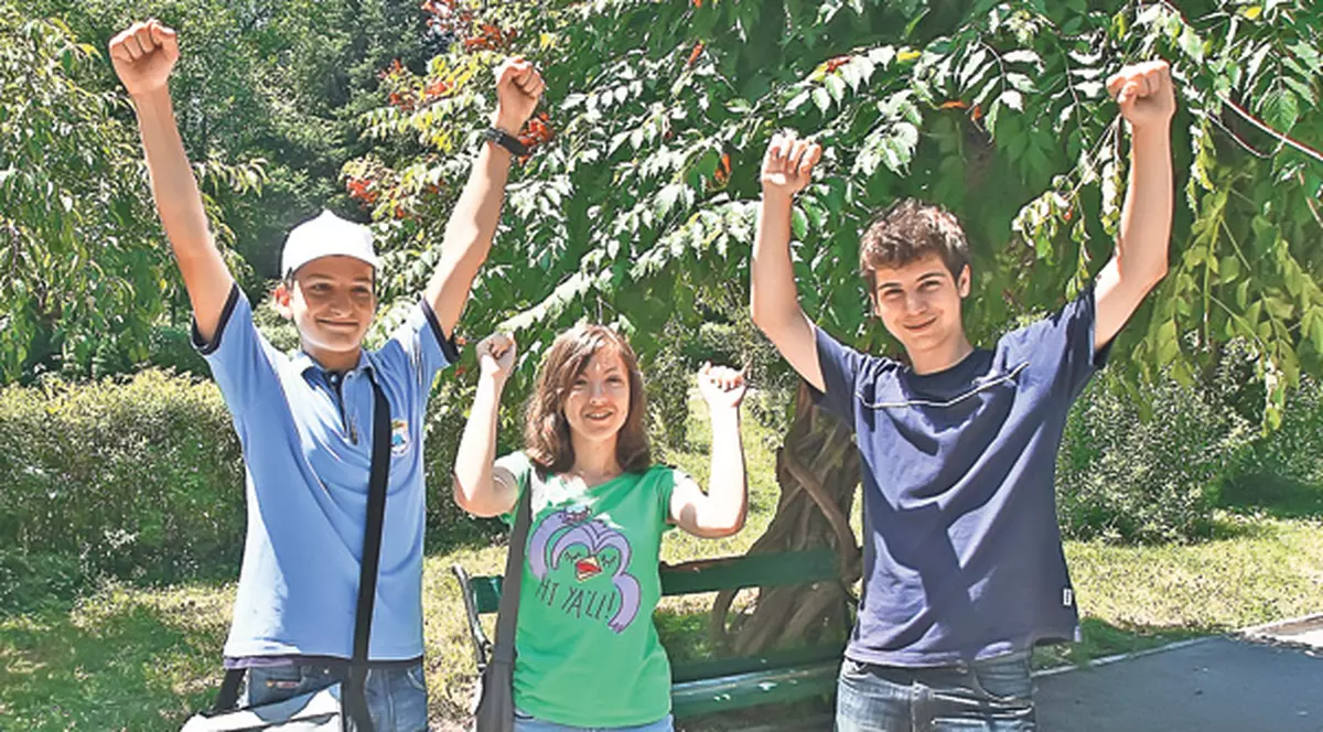 «Uraaaa! A venit vacanța!» Elevii au terminat ieri anul şcolar