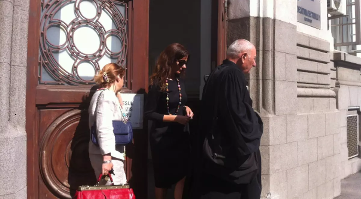 Aida Giurumescu îi cere lui Giovani Becali să-şi recunoască fiul