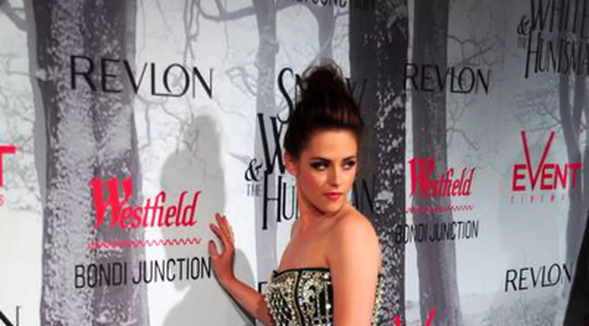 Kristen Stewart, plătită mai bine ca Angelina Jolie