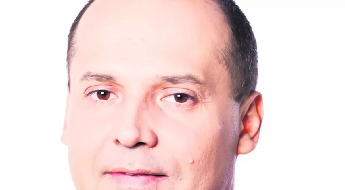 Radu Banciu, realizatorul unei emisiuni de succes difuzate de B1 TV, se amuză după întâlnirea cu Elena Udrea: «Avea o mânuţă caldă şi delicată, credeţi că îmi mai ardea de ceva?»