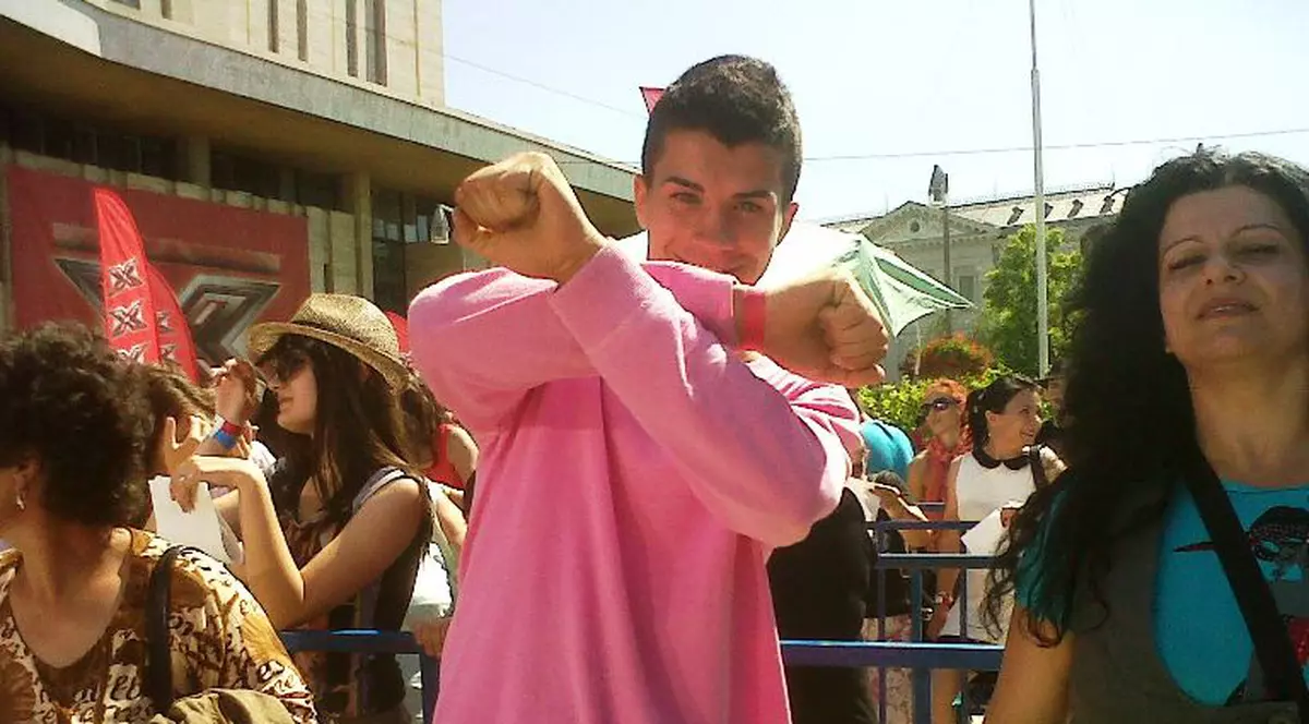 El e primul concurent X Factor, sezonul al doilea