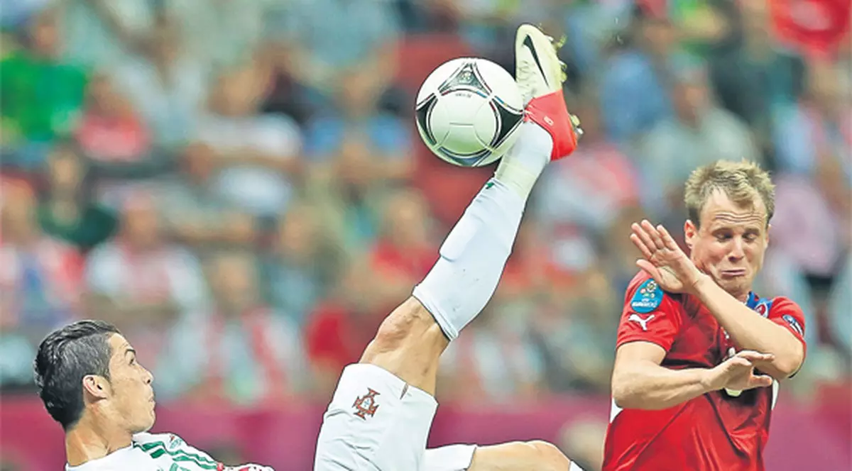 Rondaldo, uriaș | Portugalia a învins Cehia şi s-a calificat în semifinalele Euro 2012