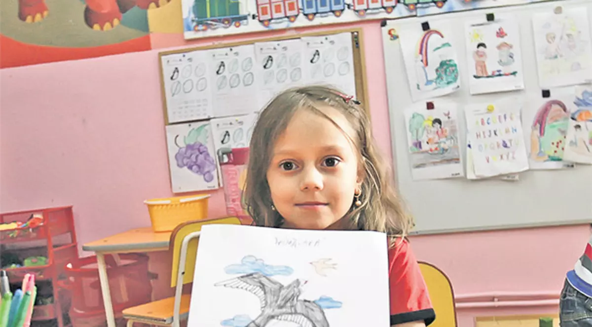 Pictoriţă la 7 ani | Fata gimnastului Marian Drăgulescu are un talentdeosebit la desen