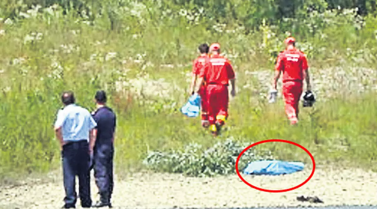 Femeia din Neamț căreia Siretul i-a înghițit soțul şi trei copii n-are bani pentru cele patru înmormântări