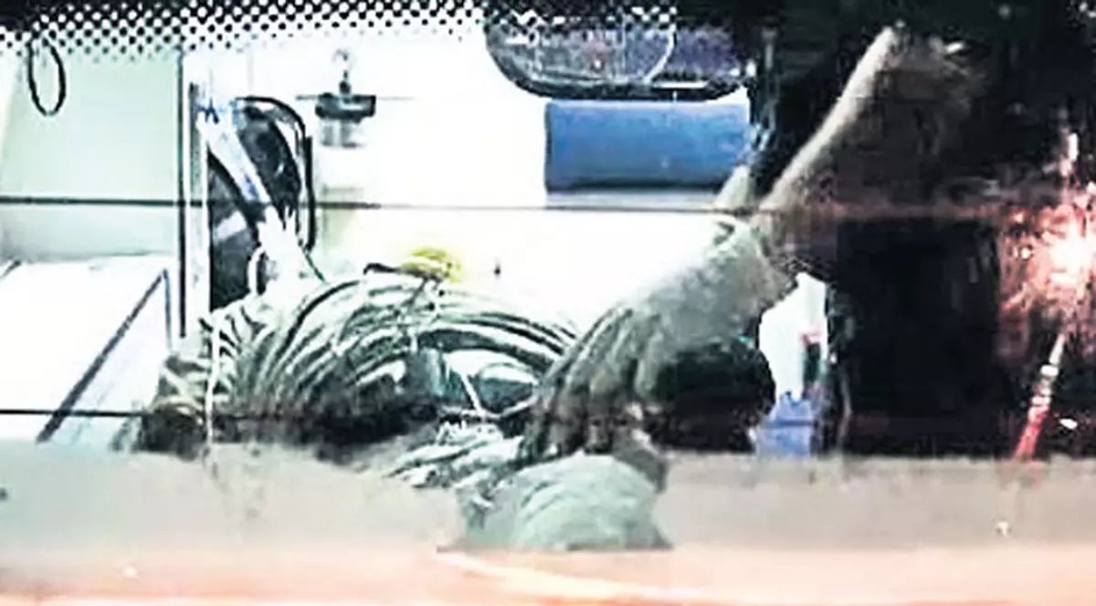 Scenă de coșmar în București! Cerșetor olog, strivit pe trecerea de pietoni