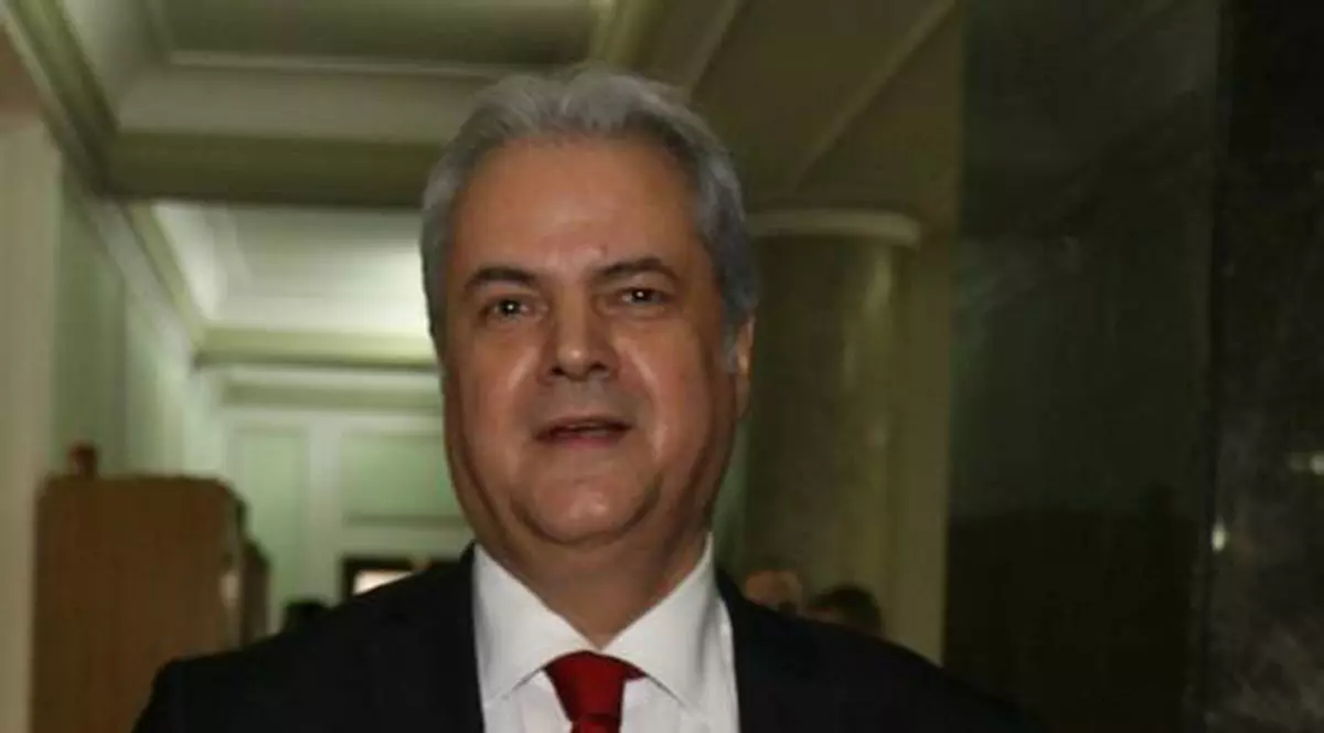 INCREDIBILA TRANSFORMARE a lui Năstase în doar câteva zile! De la bărbatul mândru, la deținutul trimis la Rahova