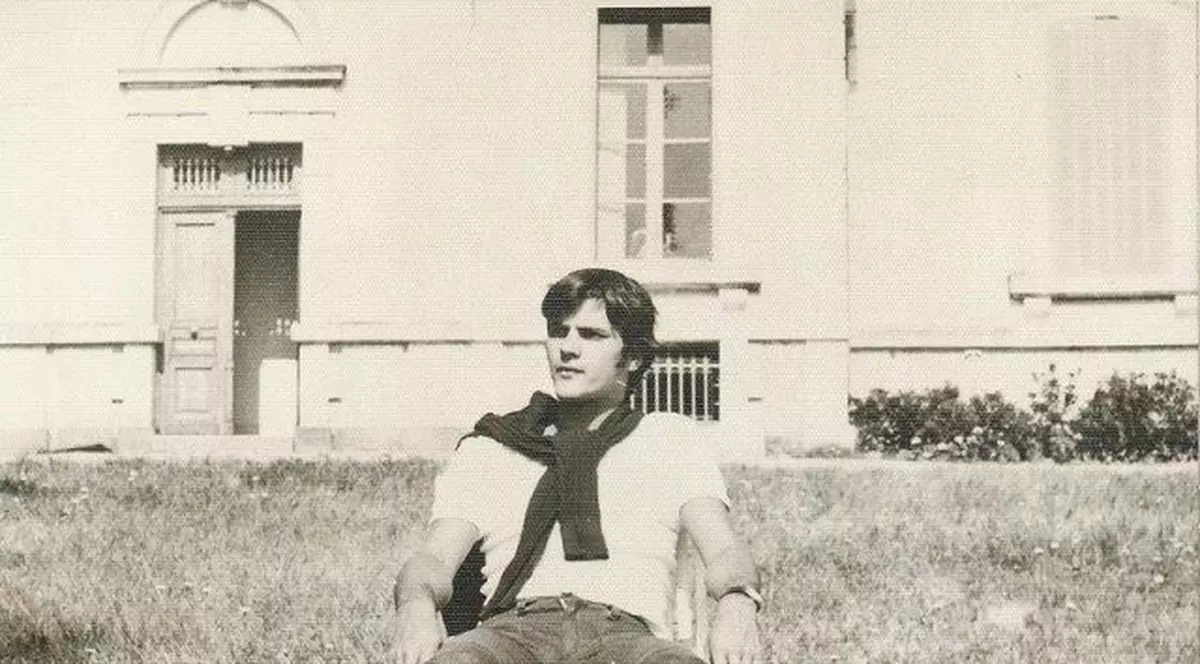 Cel mai discutat om al momentului: Adrian Năstase, pe vremea când era tânăr