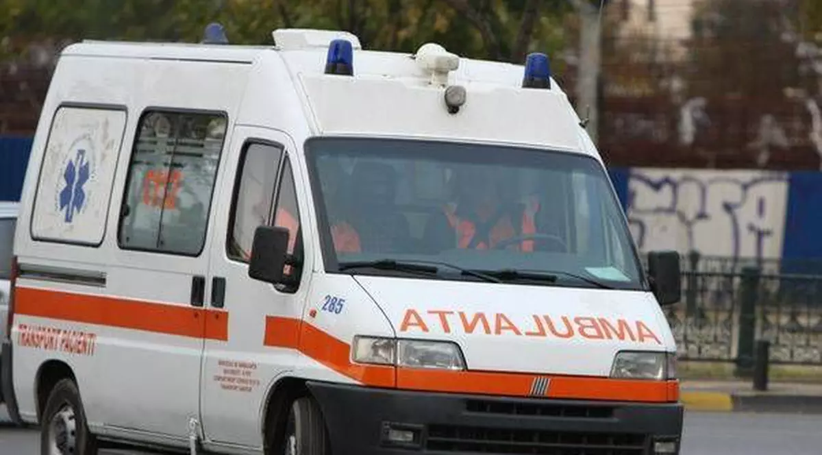 ACCIDENT MORTAL ÎN BUCUREŞTI. Un bărbat a intrat cu scuterul în stâlp