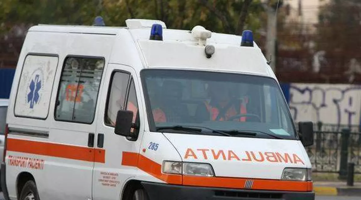 Tragedie într-o familie mehedințeană. Mama a murit, iar tatăl și fiica de trei ani au ajuns în stare gravă la spital, în urma unui grav accident rutier