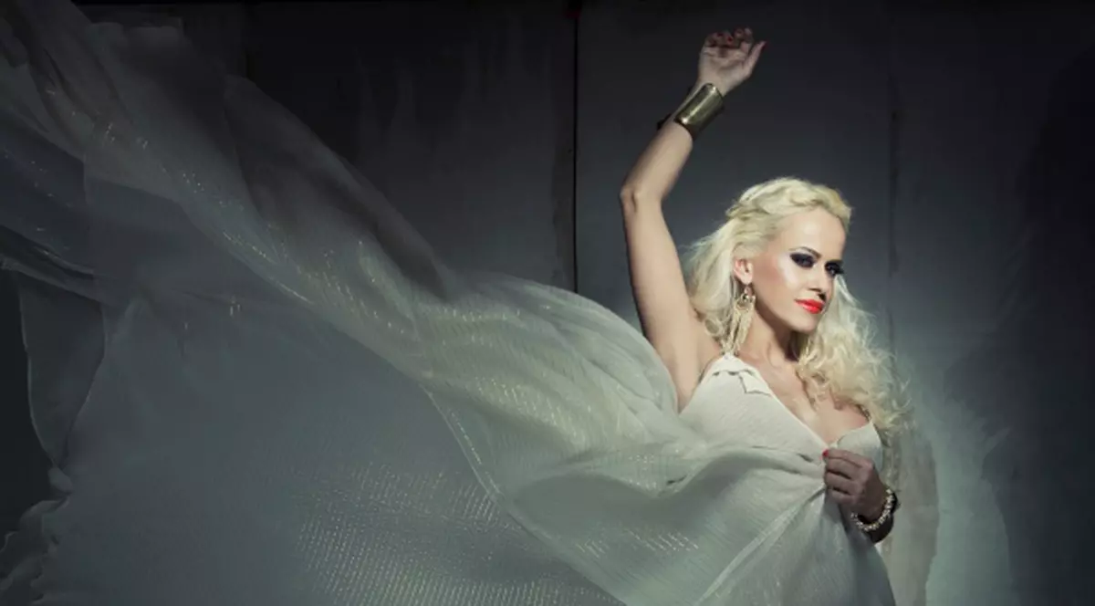 EXCLUSIV | Anda Adam lansează piesa "Say Goodbye"!