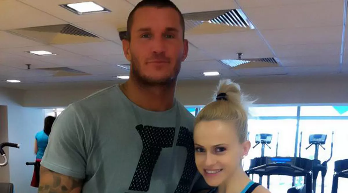 Premieră pentru România! Anda Adam, în deschiderea meciului de wrestling WWE Tour din Mexic!