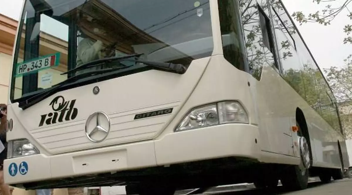 Scene incredibile ÎN AUTOBUZ! Uite ce a păţit un şofer care a salvat viaţa unui pieton