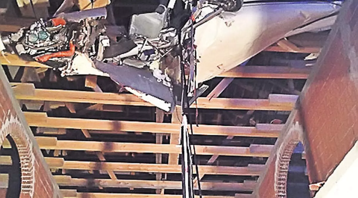 O altă aeronavă s-a prăbușit peste o casă aseară, în județul Arad | Pilotul și-a pierdut viața