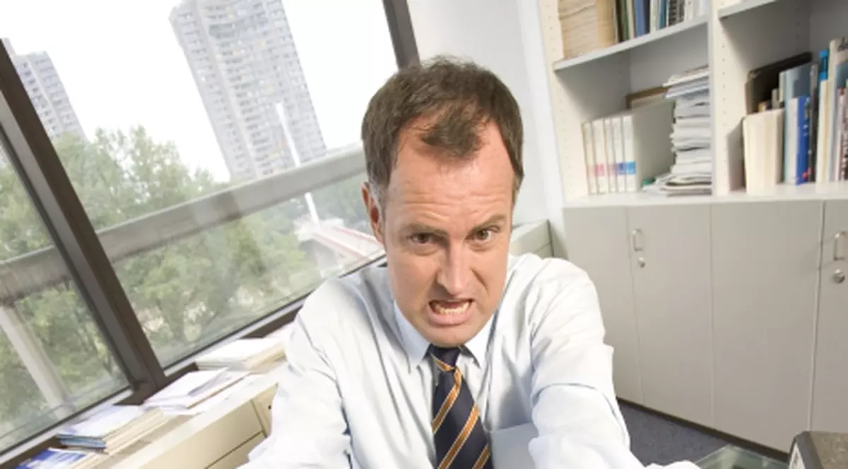 A fost DEMIS la nervi şi UMILIT! Uite cât BĂNET a primit despăgubire, pentru asta