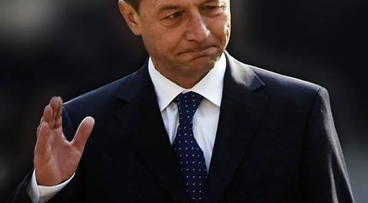 BĂSESCU, la prima apariţie în public după ce Năstase s-a împuşcat. Vezi reacţia preşedintelui la întrebările jurnaştilor