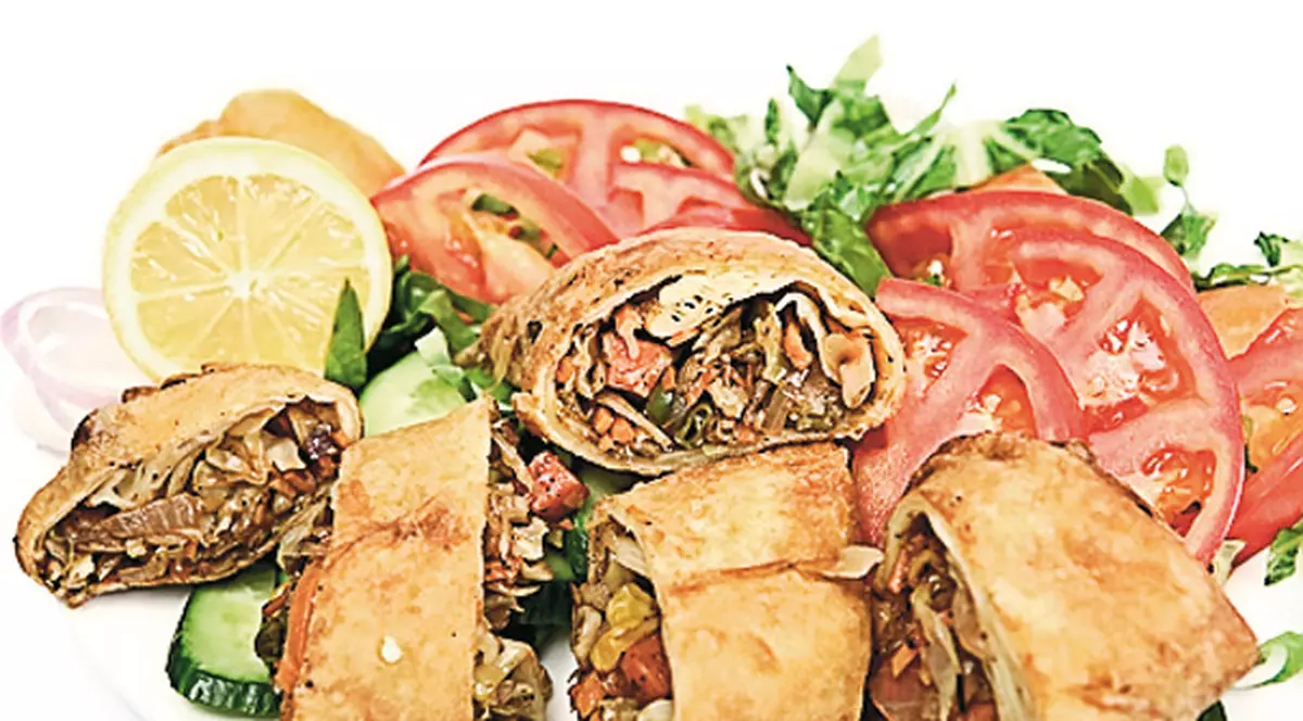 Prepară bunătăţi cu salată verde | Iată şase reţete simple care o au în rolul principal