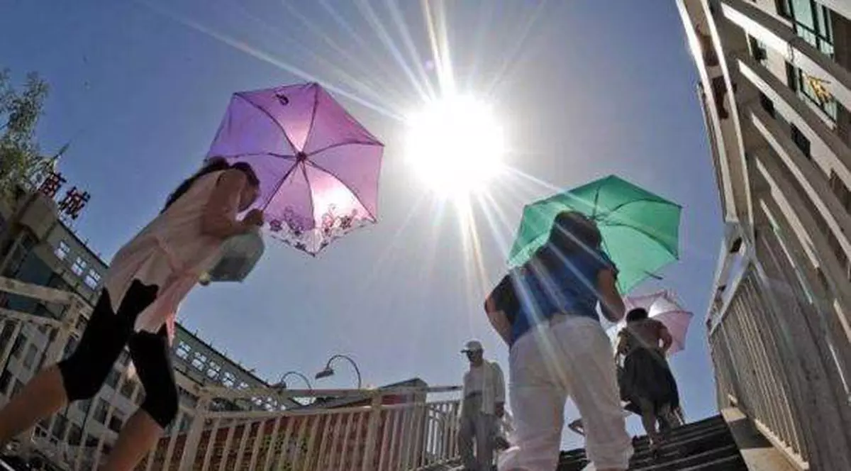 Ce MEDICAMENTE nu fac casă bună cu soarele? Află totul despre FOTOSENSIBILITATE şi FOTOTOXICITATE