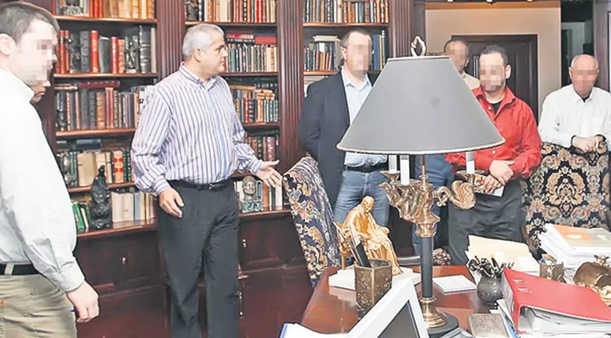 Tentativa de sinucidere a lui Adrian Năstase, surprinsă de camerele de supraveghere?