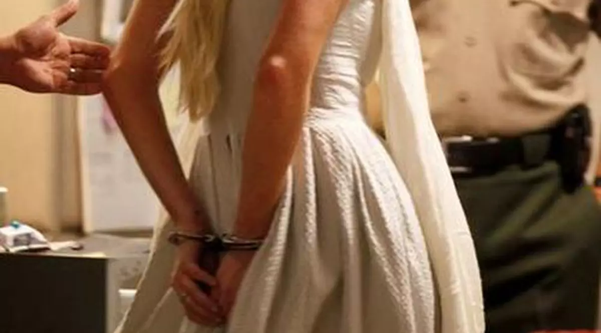 Mamă cercetată pentru ucidere din culpă, după ce și-a scăpat fiica în apă