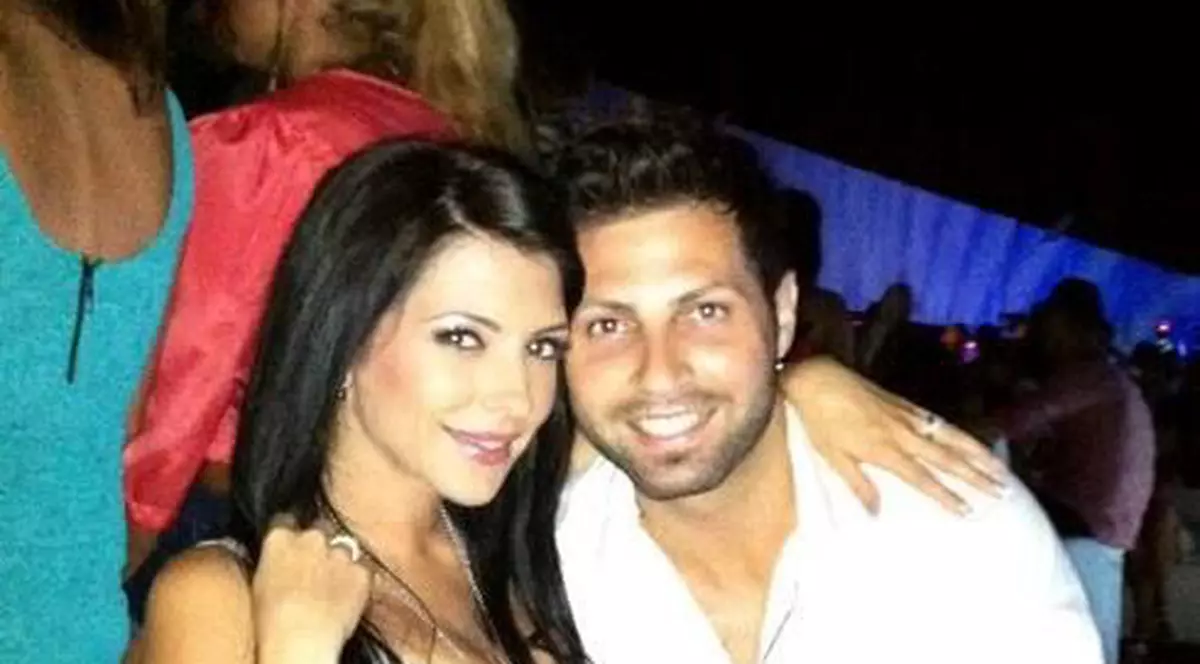 Celia îi face declarații de amor iubitului pe Facebook: "Îmi oferi toată fericirea din lume. Te ador!"