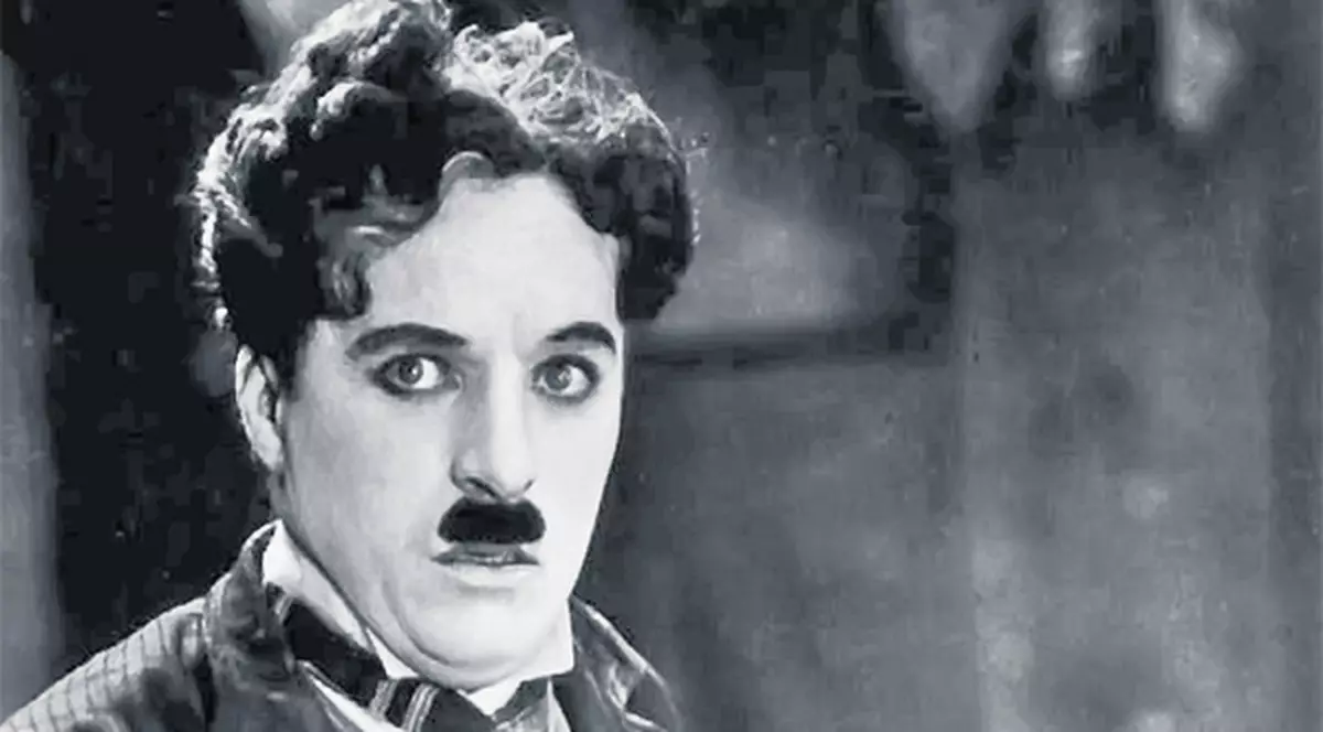 Charlie Chaplin a furat scenariul capodoperei «Dictatorul» de la un român!