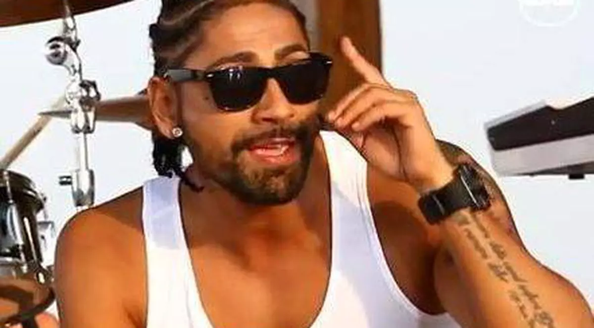 Uau! Connect-R și-a schimbat look-ul după 14 ani. Îți place? | FOTO & VIDEO