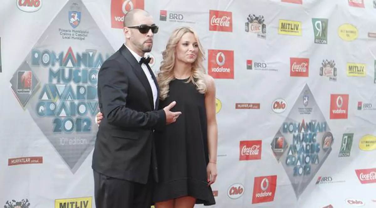 Cât de frumoasă este soţia lui CRBL!