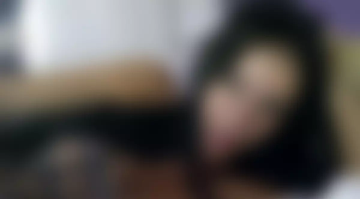 IMAGINEA CARE A UIMIT FACEBOOK-UL! Uite ce demonstraţie face această vedetă de la noi... ÎN PAT! | FOTO