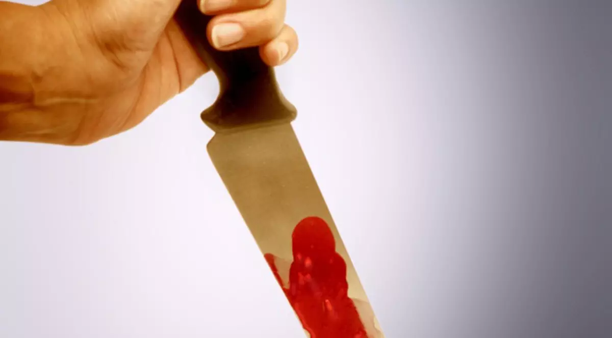 Un bărbat din Sibiu i-a tăiat gâtul fostei sale concubine