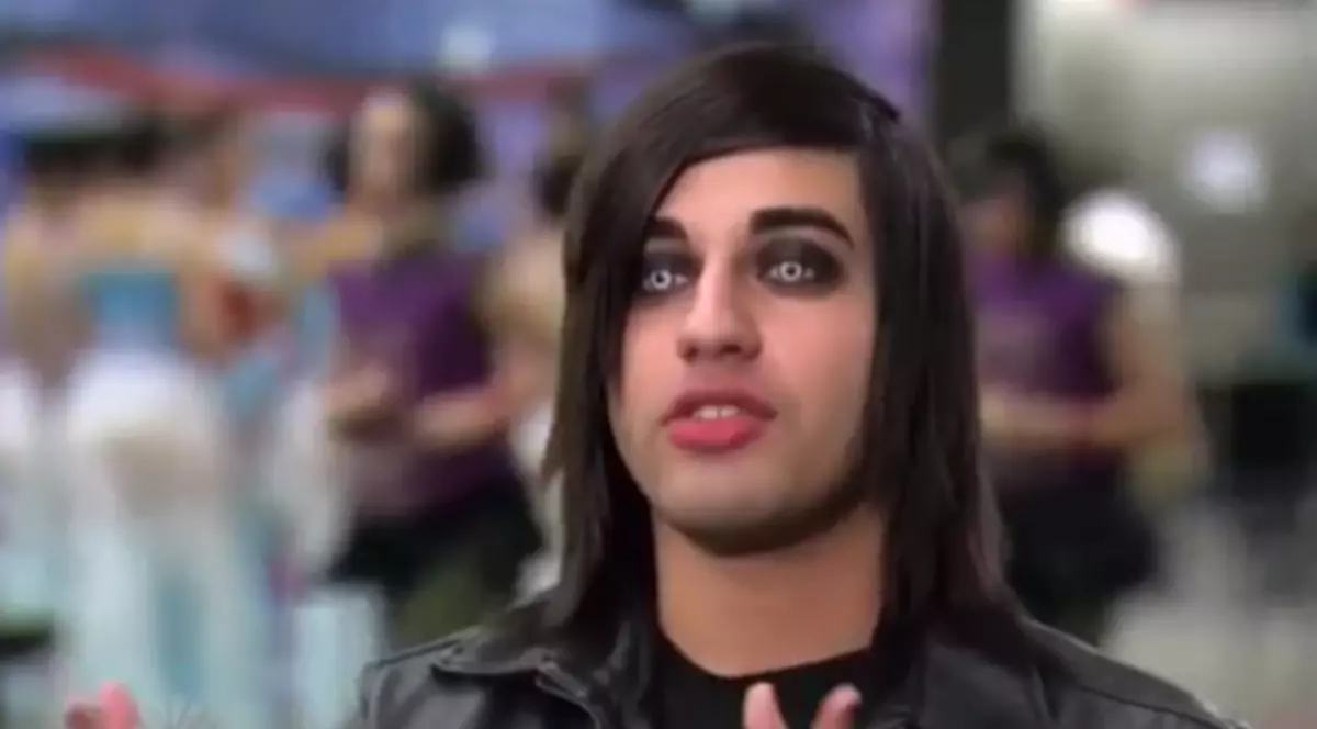 Arată ca un DEMON, dar i-a făcut pe toţi să plângă de emoţie! Iată ce talent INCREDIBIL are acest tânăr | VIDEO