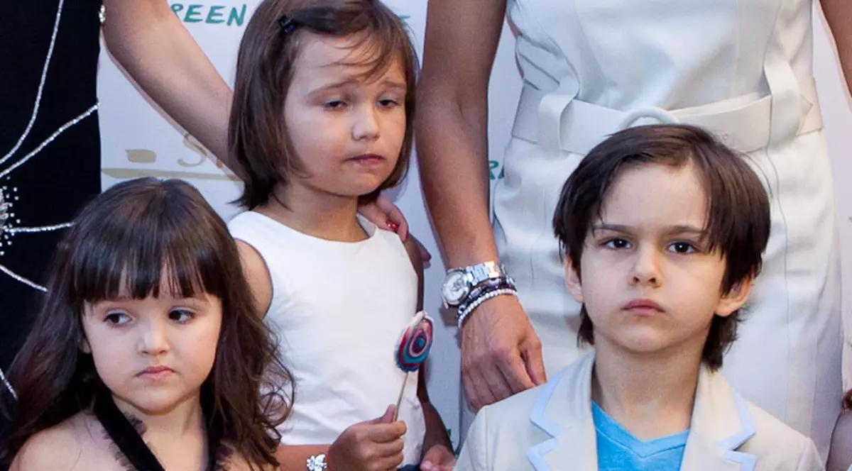 Piţi, fiul tău a debutat în modelling! Uite cum s-a distrat micuţul Edan | FOTO