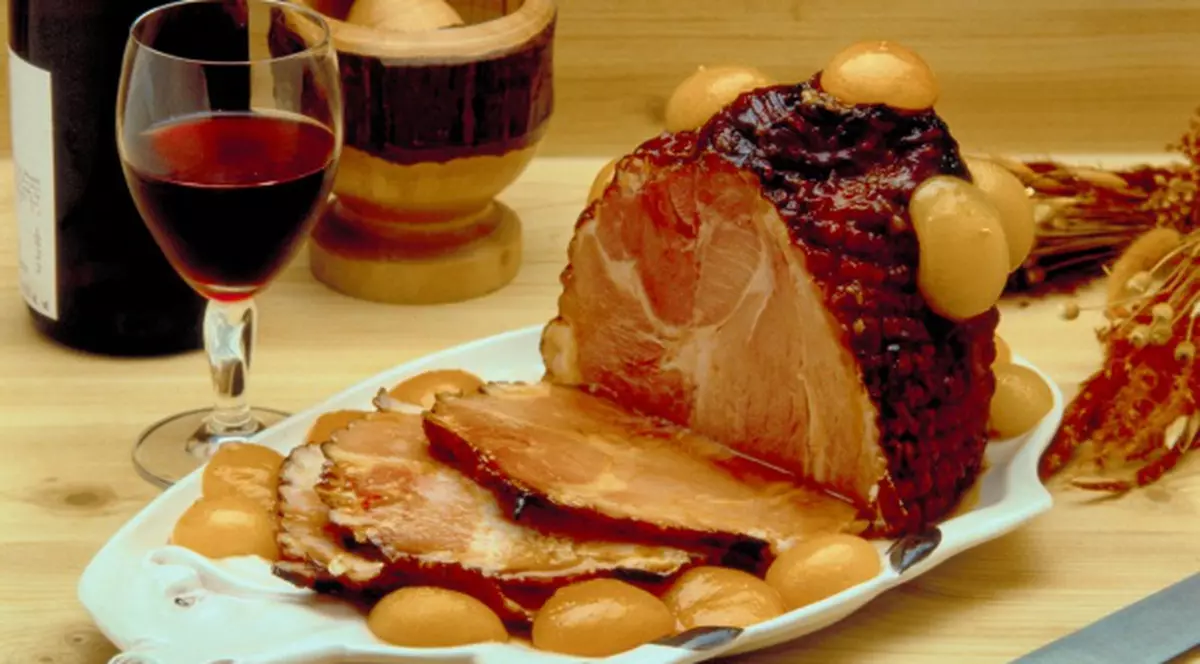 REŢETĂ: Pulpă de porc, în manta de şorici