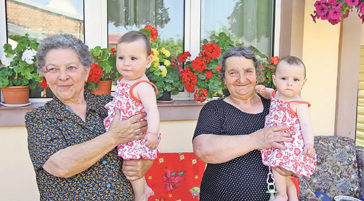 În Chiajna, aproape fiecare locuitor are o «dublură» | O comună din județul Ilfov se laudă cu cele mai multe perechi de gemeni din Europa