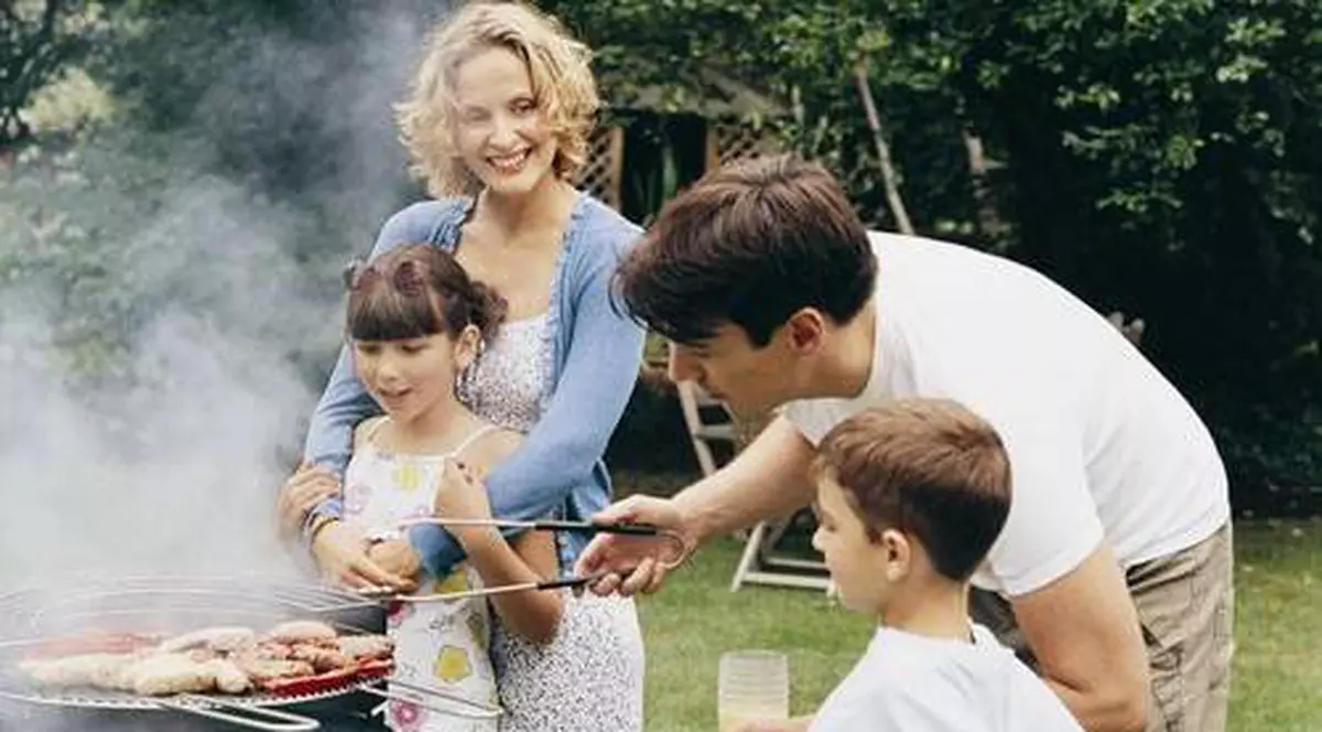 Românii îşi dau 22% din venituri pentru distracţii