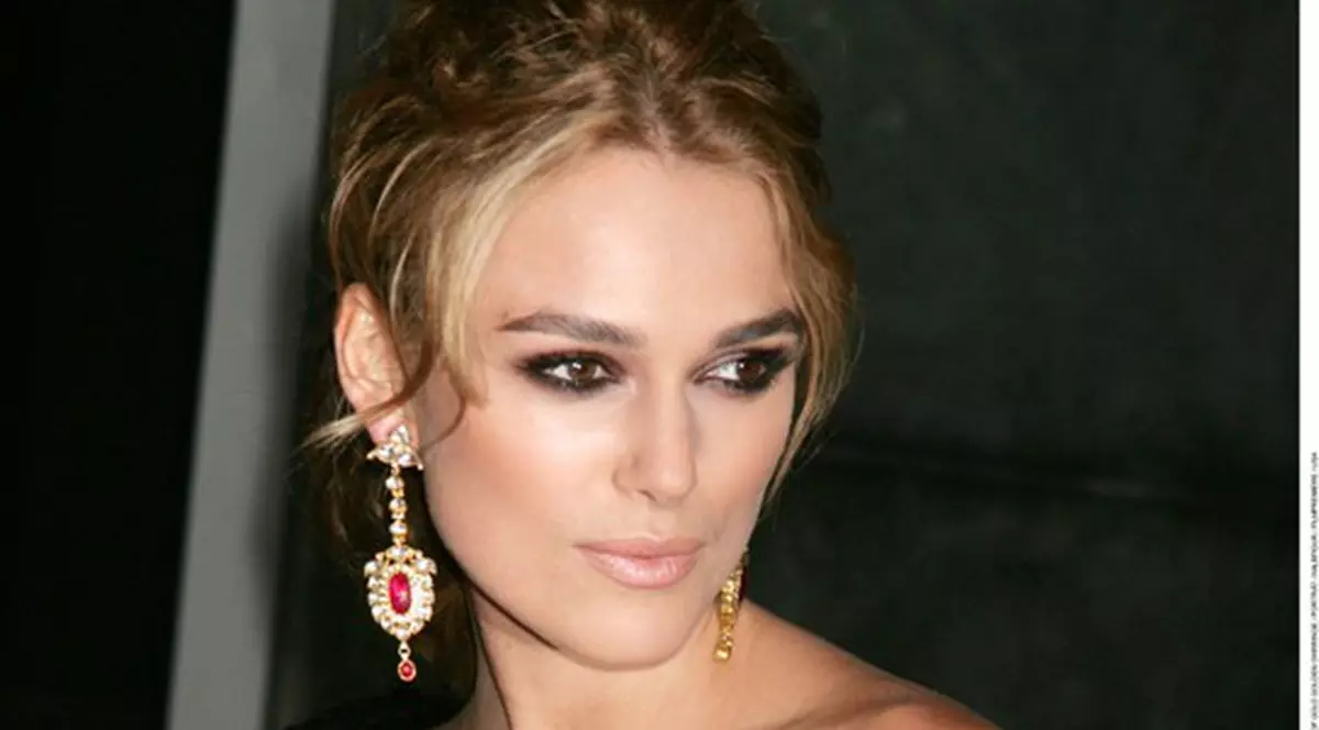 Chiar dacă ia lecţii de gătit, Keira Knightley nu este prea talentată: "Mereu îmi dă mâncarea în foc"