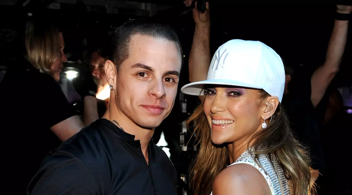 Iubitul vrea să îi controleze viaţa lui Jennifer Lopez