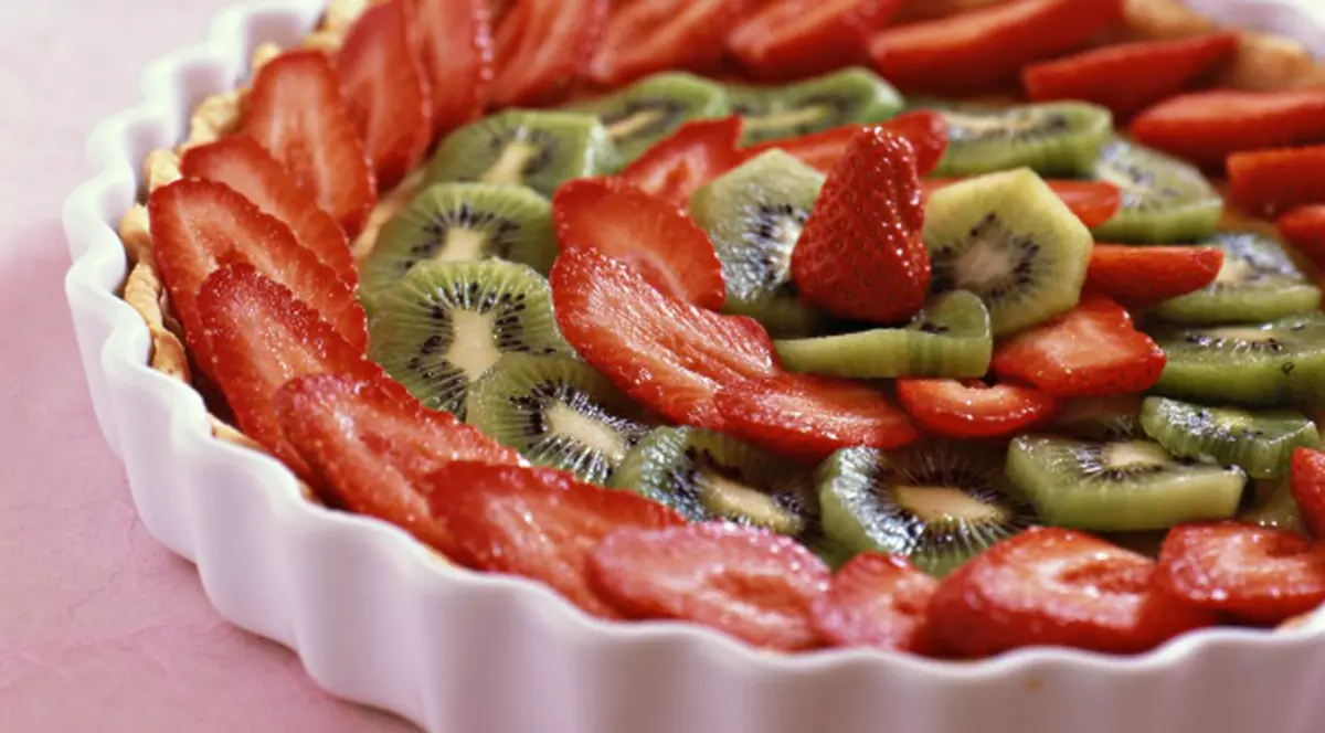 Tartă cu cremă de iaurt și kiwi 