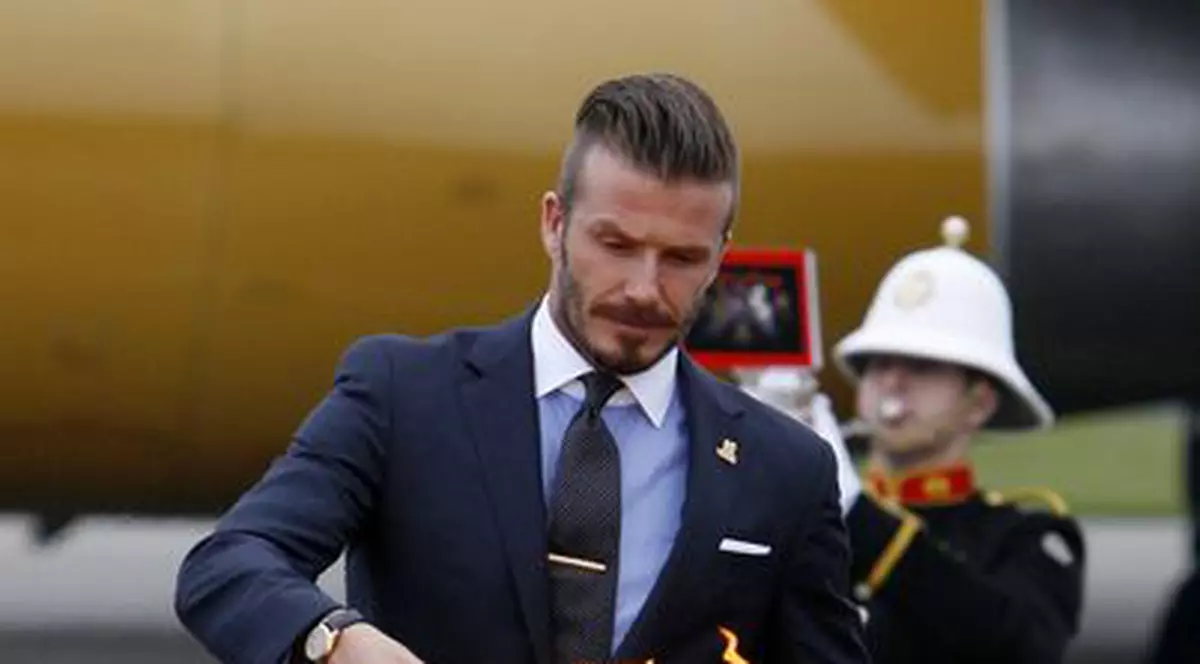 David Beckham a apărut cu cioc şi mustaţă. Cum îi stă fotbalistului cu noul look? | FOTO