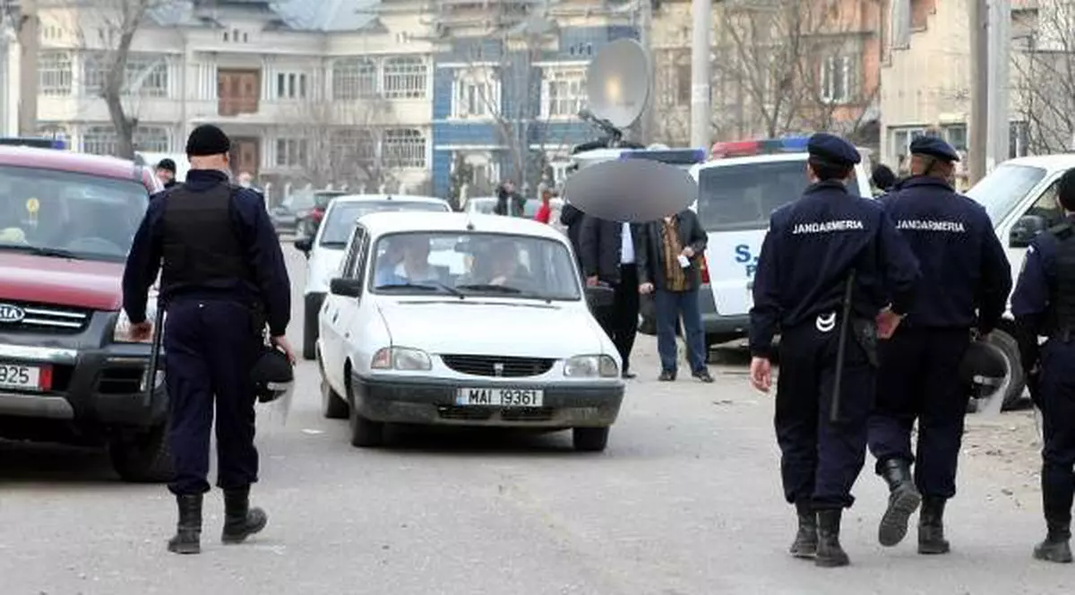 Jandarmi răniţi la un miting electoral din Mehedinţi!