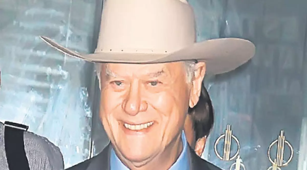 JR revine pe ecrane diseară, în noul serial «Dallas»