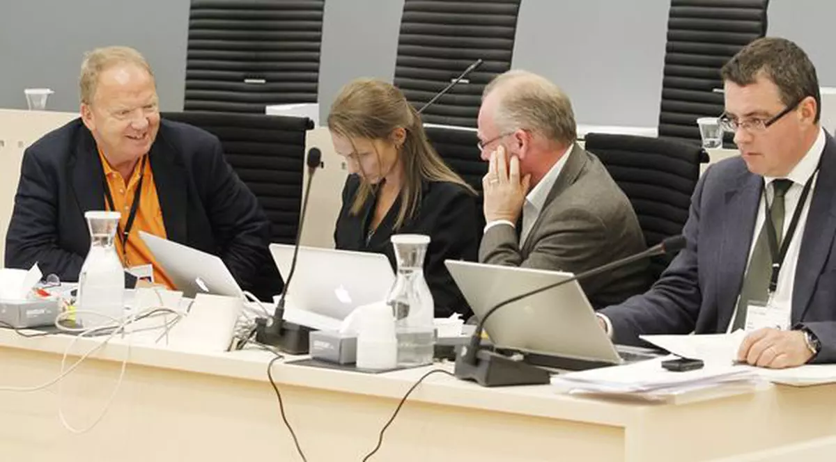 Se întâmplă şi la ei! Unul dintre judecătorii care asista la procesul lui Anders Breivik juca solitaire în timpul dezbaterii