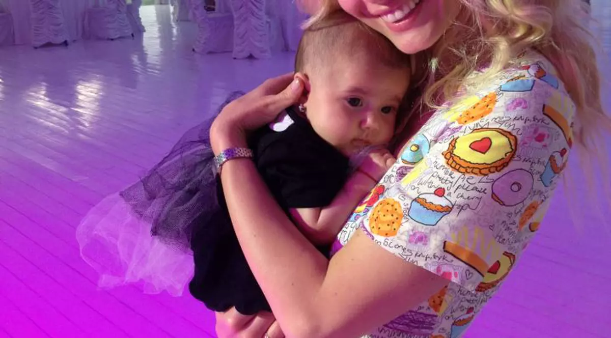 INCREDIBIL! Uite la ce TRUCURI apelează Laura Cosoi ca să îl uite pe Smiley | FOTO